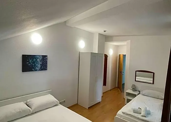 Starlight Hotel *